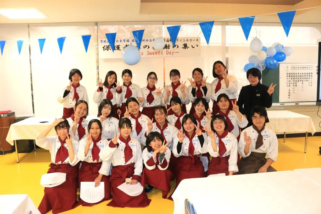 パティシエコース 感謝の集いを実施しました | 日章学園 鹿児島城西