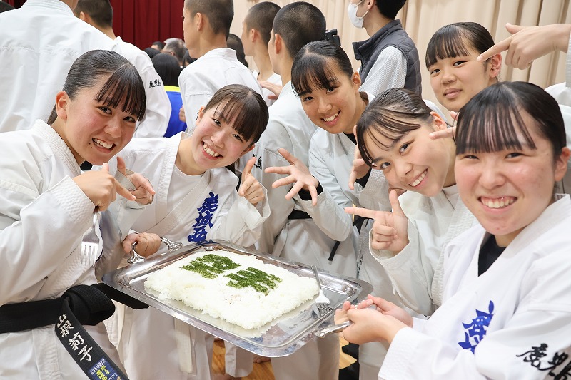 優勝報告会を実施しました。 5 IMG 0789 1 日章学園 鹿児島城西高等学校