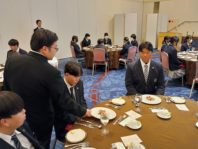 ホテルマナー講座を開催しました 1 IMG 20251222 111714931 HDR 日章学園 鹿児島城西高等学校