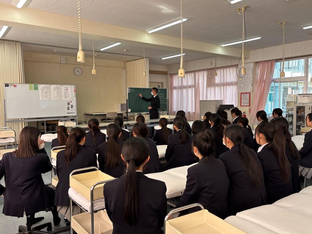 トータルエステティック科学科集会&3年生最後の実習 1 048f600cbf922e55a3bce1ad55dbb5d2 日章学園 鹿児島城西高等学校