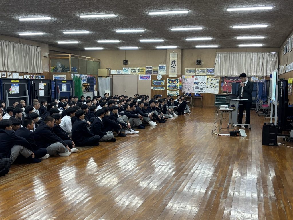 小峯 新陸 さんによる講話(元・東北楽天ゴールデンイーグルス投手)令和元年度卒業 【進学体育科】 2 2d35f571396db10ed88a982f9302118f 1 日章学園 鹿児島城西高等学校