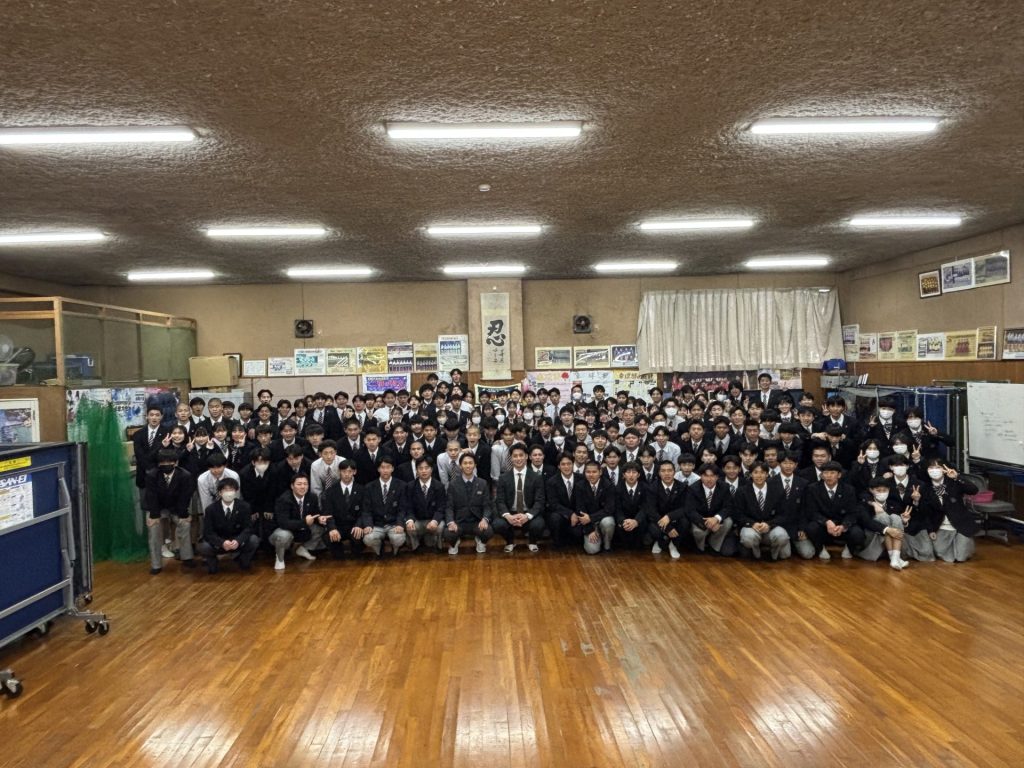 小峯 新陸 さんによる講話(元・東北楽天ゴールデンイーグルス投手)令和元年度卒業 【進学体育科】 3 990c582815c5efb2c6e4604f365ac49e 1 日章学園 鹿児島城西高等学校