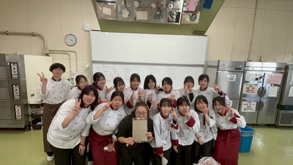 最後の製菓実習でガレットデロワとピザを製作 1 IMG 0617 日章学園 鹿児島城西高等学校