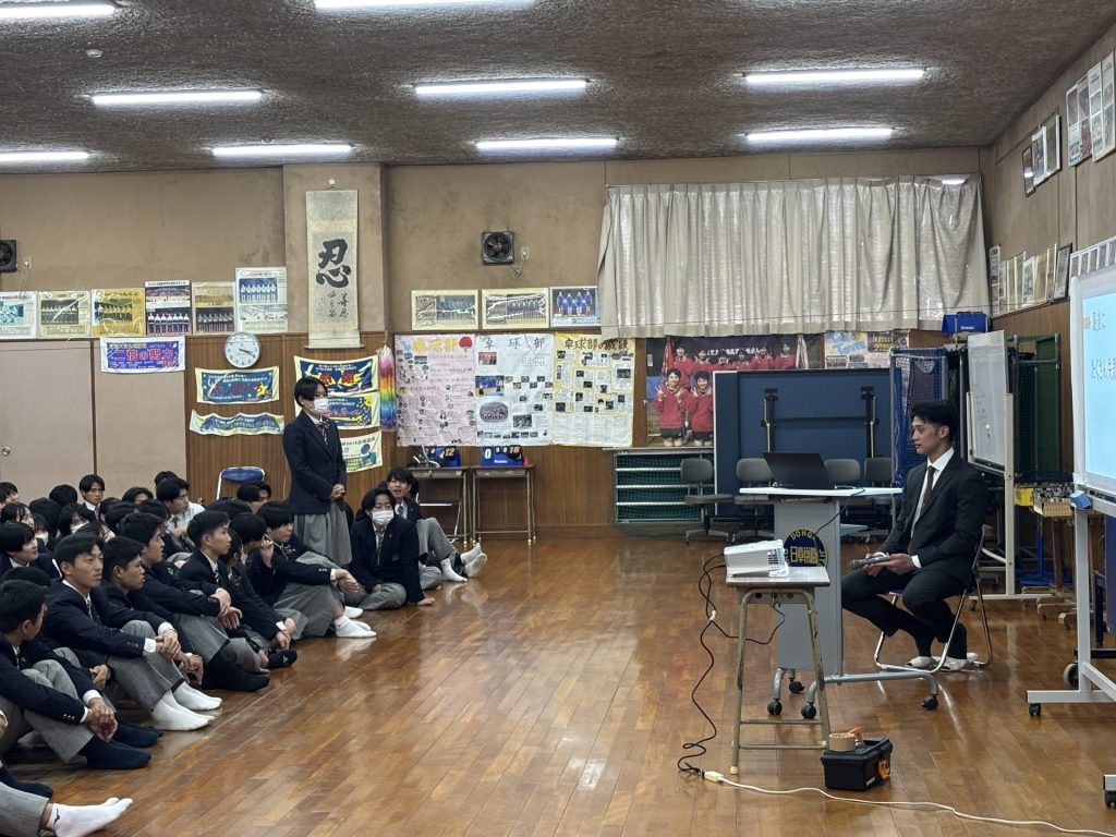 小峯 新陸 さんによる講話(元・東北楽天ゴールデンイーグルス投手)令和元年度卒業 【進学体育科】 1 e07145c3164168f0a7d87328e570d740 3 日章学園 鹿児島城西高等学校