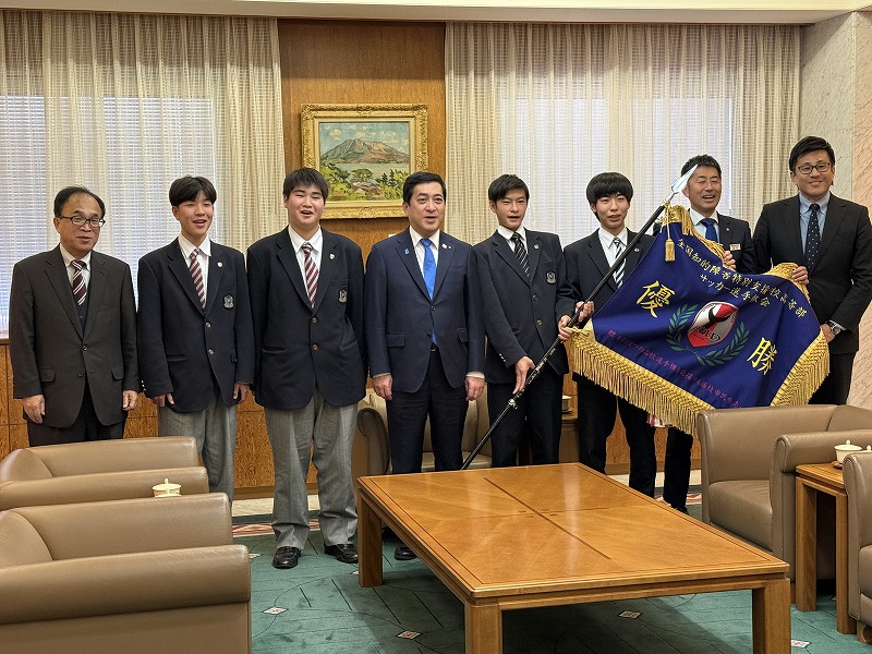 ゆうあいスポーツ部 もうひとつの高校サッカー(全国大会)優勝報告のため鹿児島県庁(県知事)へ表敬訪問しました。 2 IMG 1381 日章学園 鹿児島城西高等学校