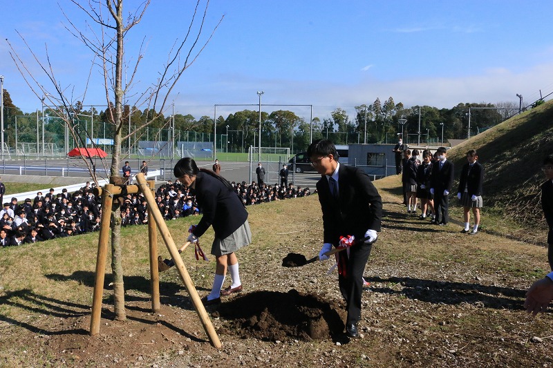卒業記念植樹・吹奏楽部&チアリーディング合同卒業記念演奏会を行いました。 2 IMG 9508josei2025 日章学園 鹿児島城西高等学校